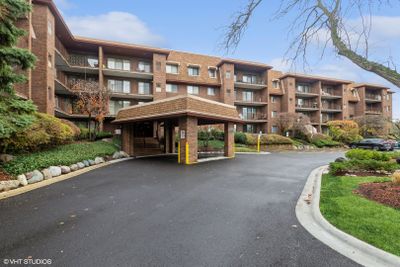 113 - 101 Old Oak Drive, Condo with 2 bedrooms, 2 bathrooms and 1 parking in Buffalo Grove IL | Image 1