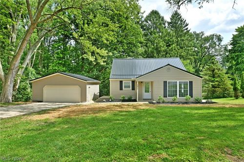1911 Hubbard Thomas Rd, Hubbard, OH, 44425-9716 | Card Image