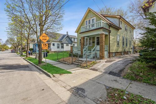 a-2832 N 12th Street, Milwaukee, WI, 53206 | Card Image