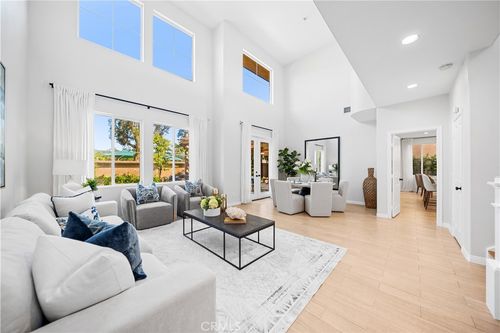 12 Vienne, Irvine, CA, 92606-8945 | Card Image