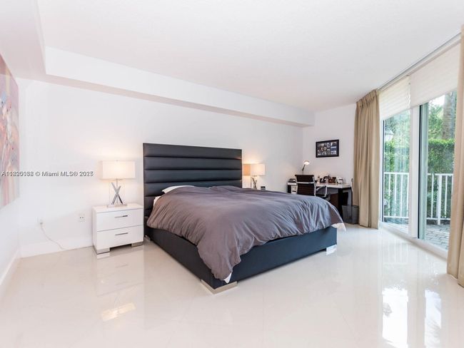 APT-102 - 3370 Ne 190 Th St, Condo with 2 bedrooms, 3 bathrooms and null parking in Aventura FL | Image 5