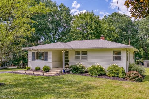 4072 Leewood Rd, Stow, OH, 44224-2471 | Card Image