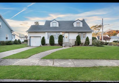 1024 Mahopac Rd, West Hempstead, NY, 11552-4355 | Card Image