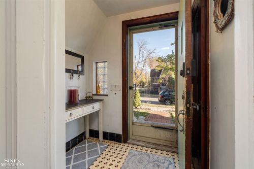 441 Manor St, Grosse Pointe Farms, MI, 48236-3210 | Card Image