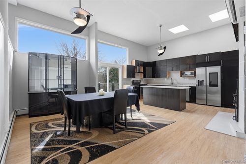 2 N Strawberry Hill Ln, West Nyack, NY, 10994 | Card Image