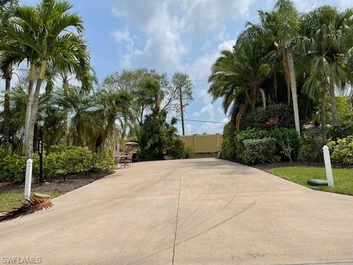 4600 Southern Breeze Dr, NAPLES, FL, 34114-9419 | Card Image
