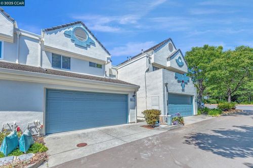32 Shoal Dr E, Vallejo, CA, 94591-6949 | Card Image