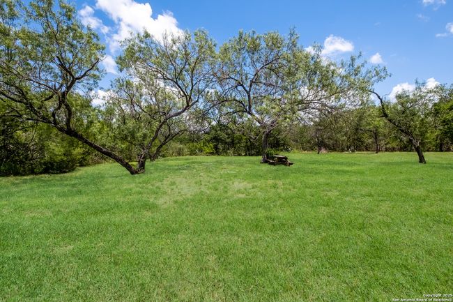 1075 Quail Run, House other with 3 bedrooms, 4 bathrooms and null parking in Lytle TX | Image 25