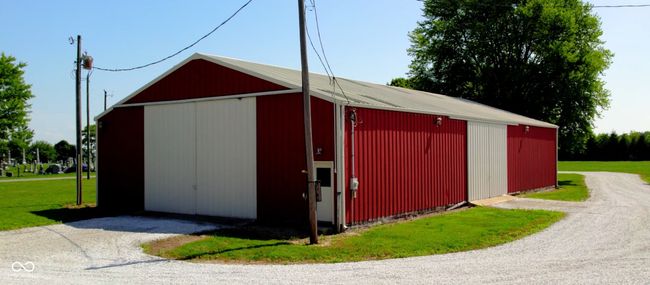 Large pole barn that has been used for a wedding venue. | Image 73