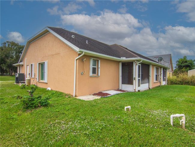 Rear of the home | Image 6