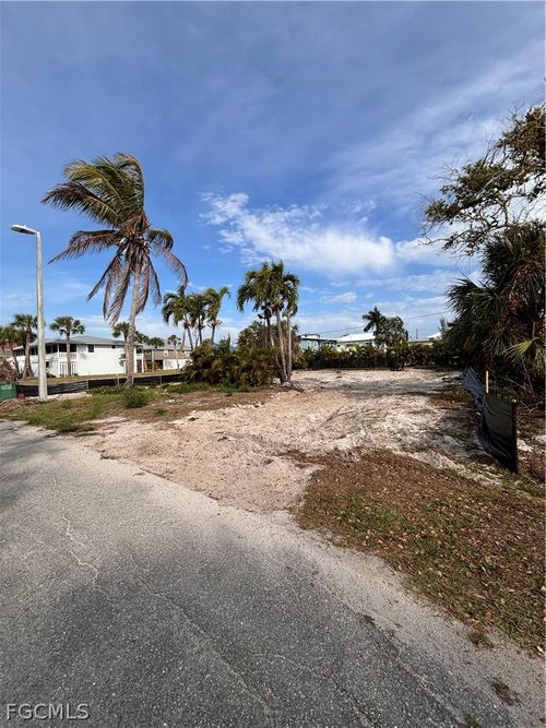 126 Mandalay Rd, FORT MYERS BEACH, FL, 33931-3836 | Card Image