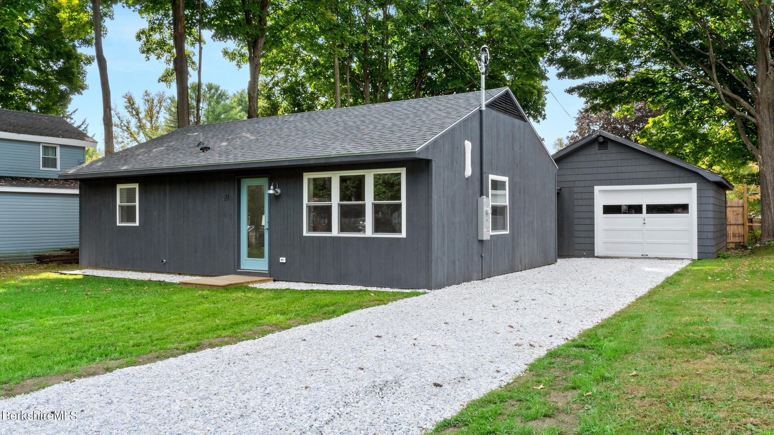 Tabar Ave, Lee, MA 01238