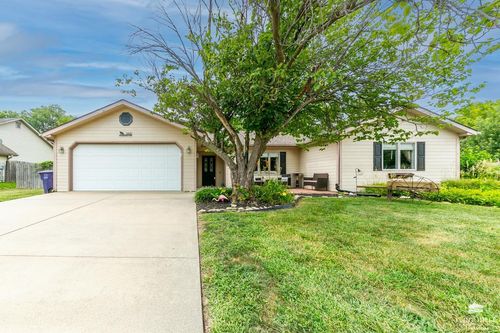 3881 Foxridge Dr, Manhattan, KS, 66502-8934 | Card Image