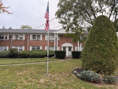 82 Manchester Ct, Wayne, NJ, 07470-3388 | Card Image