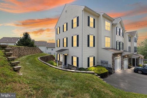 466-466 Marion Rd, YORK, PA, 17406-1561 | Card Image