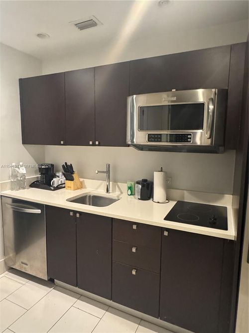 203-5300 Nw 87th Ave, Doral, FL, 33178-2102 | Card Image