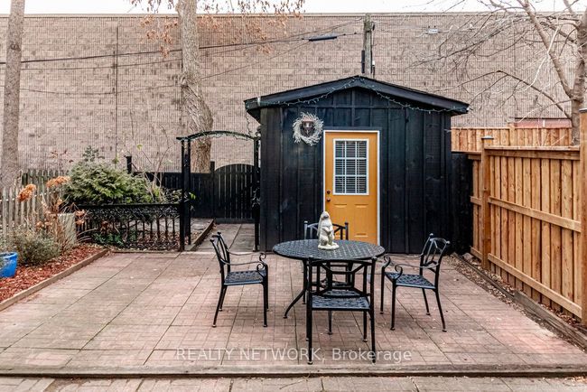 16 Hatt St, House attached with 3 bedrooms, 3 bathrooms and null parking in Dundas ON | Image 24