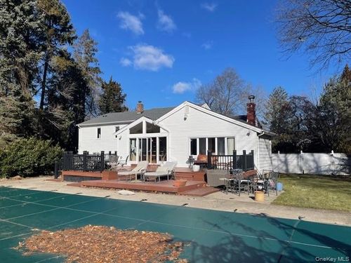 22 Emerald Ln, Huntingtn Sta, NY, 11746-4515 | Card Image