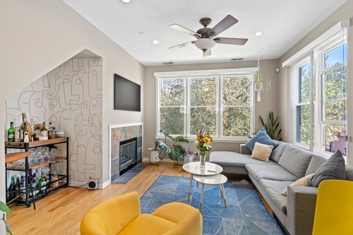 1815 N Rockwell St, Chicago, IL, 60647-4245 | Card Image