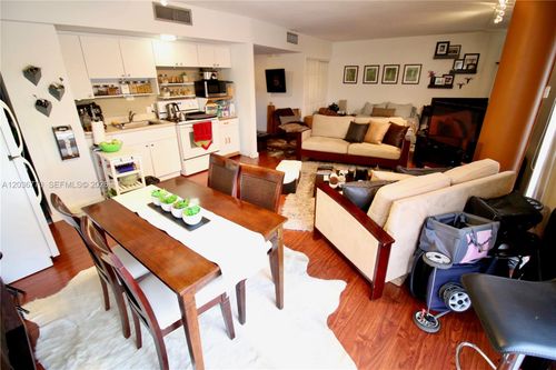 215-900 Bay Dr, Miami Beach, FL, 33141-5623 | Card Image