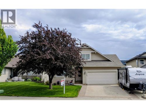 1968 Saskatoon Place, Kamloops, BC, V2E2T1 | Card Image