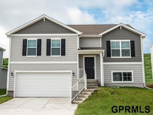 16313 Davidson St, Bennington, NE, 68007-5631 | Card Image