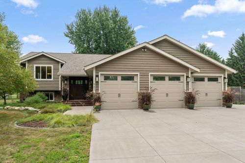 947 Sherman Rd, Hudson, WI, 54016-7510 | Card Image