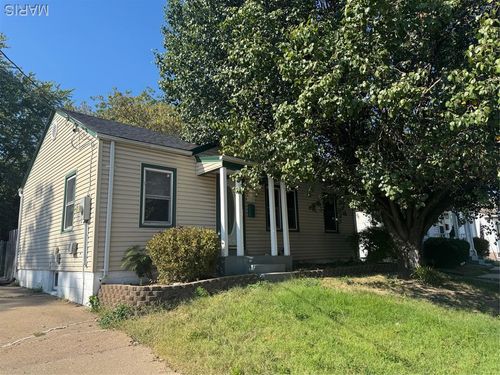 1105 Patterson Rd, Florissant, MO, 63031-3911 | Card Image