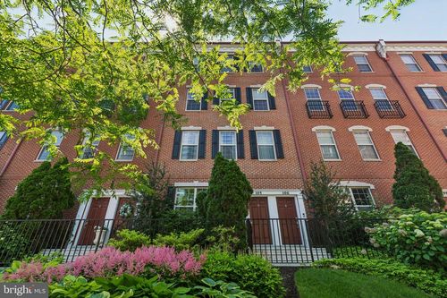 105 Commodore Ct, PHILADELPHIA, PA, 19146-5245 | Card Image
