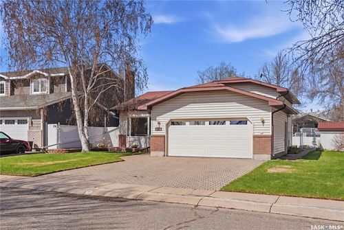 227 Flavelle Cres, Saskatoon, SK, S7L6L1 | Card Image