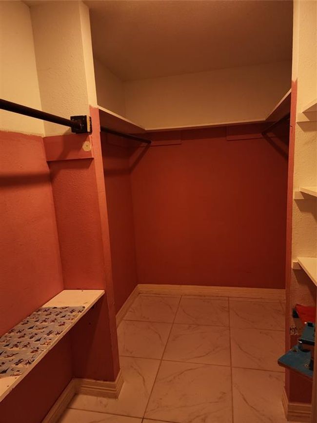 Primary Closet | Image 9