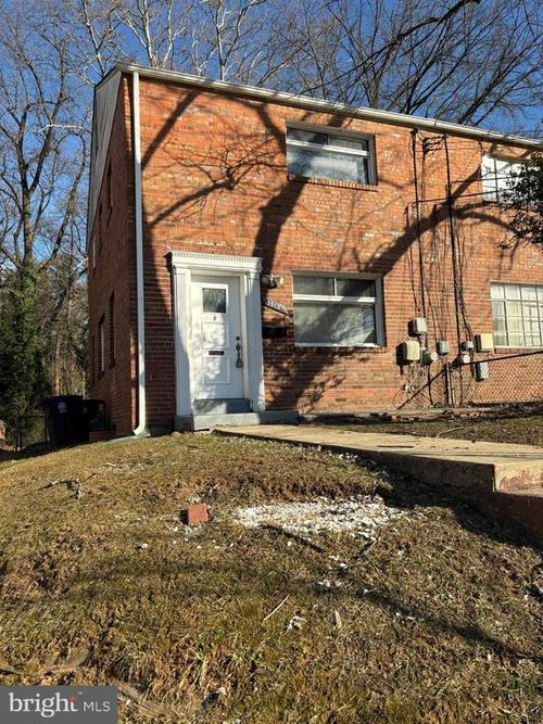 5513 59th Ave, RIVERDALE, MD, 20737-2615 | Card Image