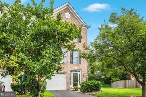 8937 Benchmark Ln, BRISTOW, VA, 20136-5775 | Card Image