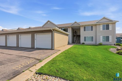 30-7109 W 56th St Street, Sioux Falls, SD, 57106 | Card Image