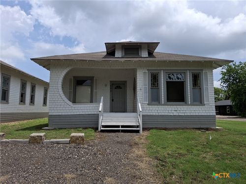 498 E Avenue R, Belton, TX, 76513-6090 | Card Image