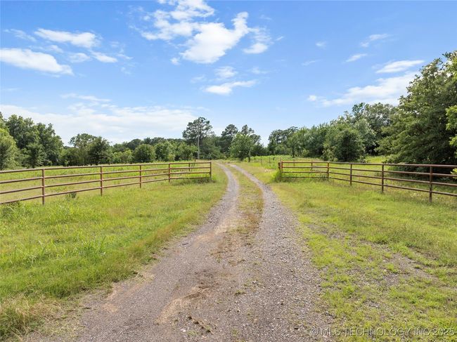 6721 Swayback Rd, House other with 3 bedrooms, 2 bathrooms and null parking in Sulphur OK | Image 5