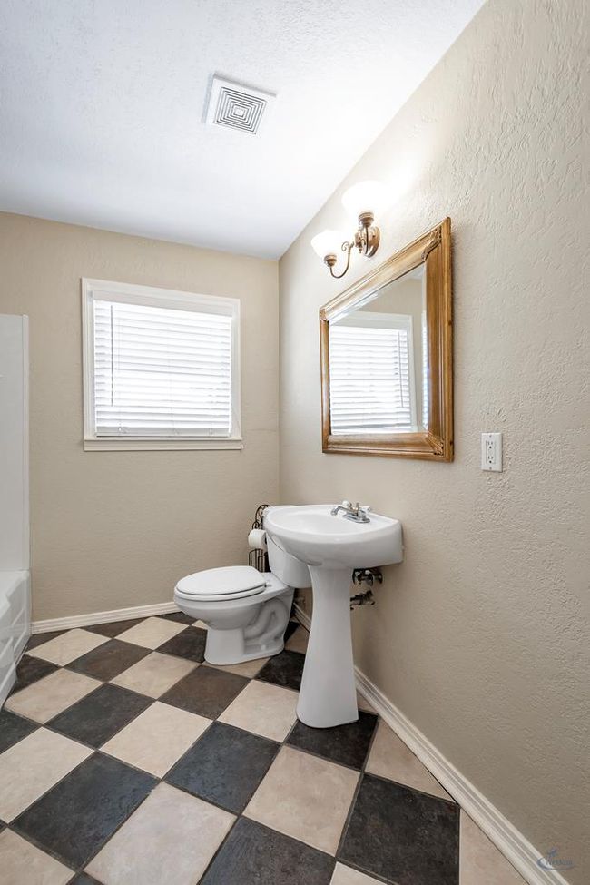 1605 N Big Spring St, Home with 0 bedrooms, 0 bathrooms and null parking in Midland TX | Image 23