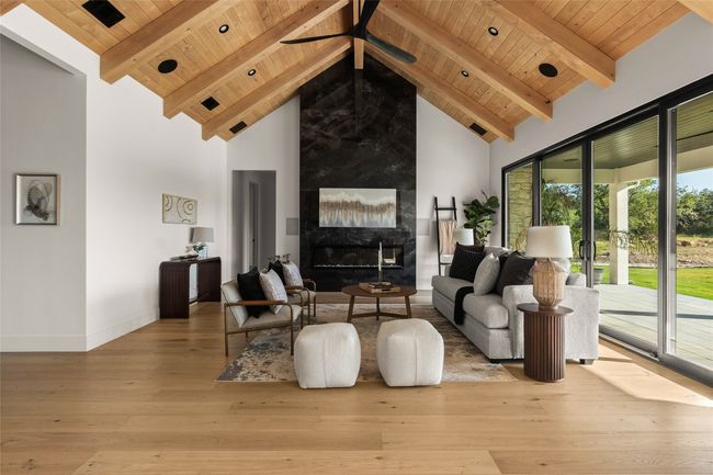 208 Stonegate Ln, House other with 4 bedrooms, 3 bathrooms and 5 parking in Dripping Springs TX | Image 10