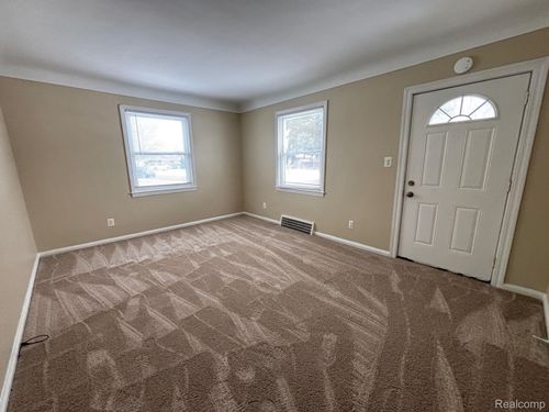 22517 Petersburg Ave, Eastpointe, MI, 48021-2685 | Card Image