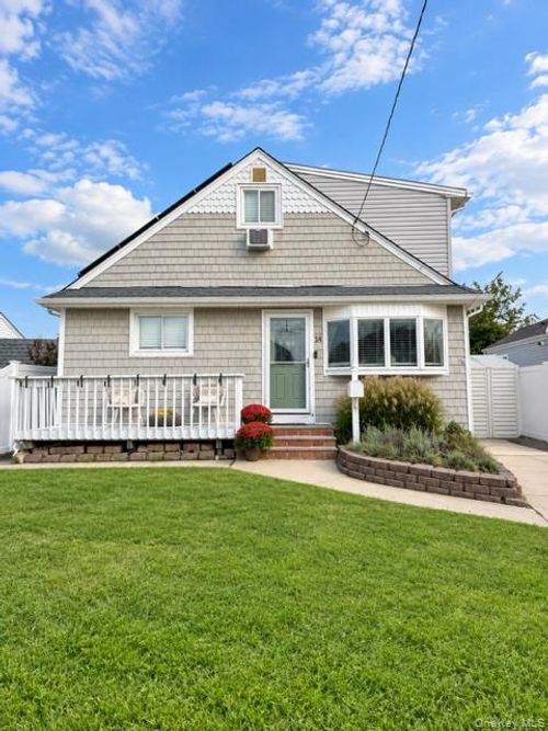 14 Seacrest Ave, Lindenhurst, NY, 11757-6831 | Card Image