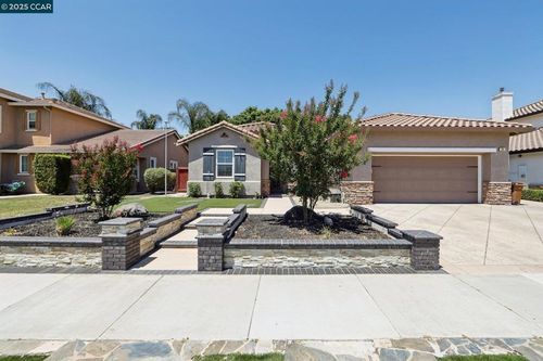 561 Mendota St, Brentwood, CA, 94513 | Card Image