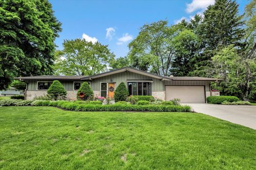 2105 Mount Kisco Dr, Elm Grove, WI, 53122-1154 | Card Image