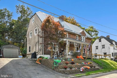 32 E Foster Ave, COALDALE, PA, 18218-1007 | Card Image