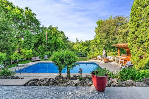 53 Decarie Cir, Etobicoke, ON, M9B3J1 | Card Image