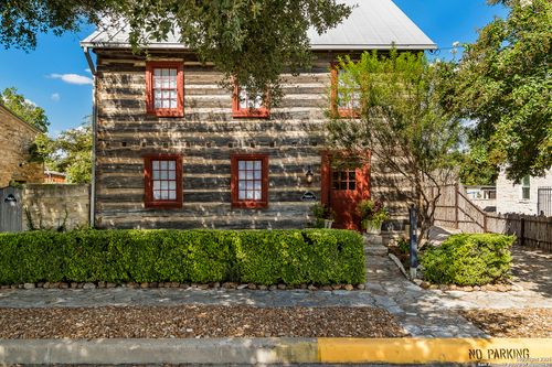 104 E Austin St, Fredericksburg, TX, 78624-4208 | Card Image