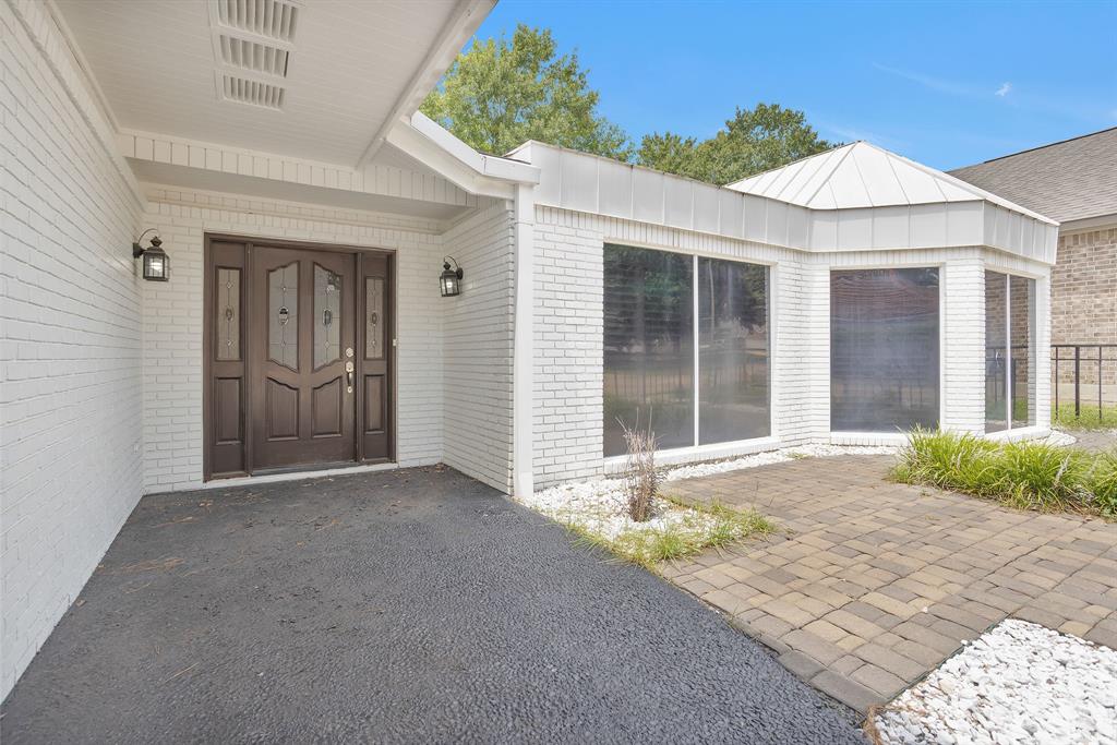 Hallmark Dr, Conroe, TX 77304