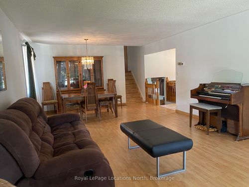 221 John St, Stayner, ON, L0M1S0 | Card Image