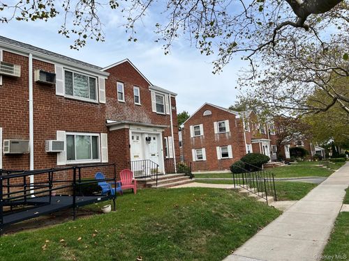 g3c-245-23B Union Tpke, Bellerose, NY, 11426-1832 | Card Image