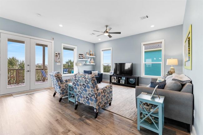 4111 Isla Del Sol, House other with 3 bedrooms, 2 bathrooms and 1 parking in Galveston TX | Image 6