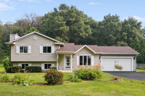 90 W Wood Ridge Dr, River Falls, WI, 54022-8295 | Card Image